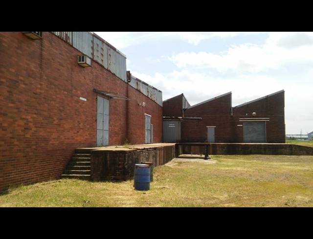 5,200M² WAREHOUSE TO LET IN AUREUS